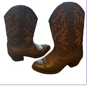 Austin boots size 2